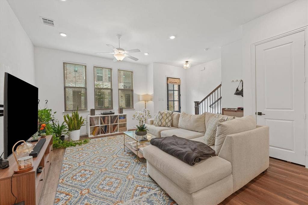 7562 Edgeware Road, Dallas, TX 75228 7562 Edgeware Road, Dallas, TX 75228