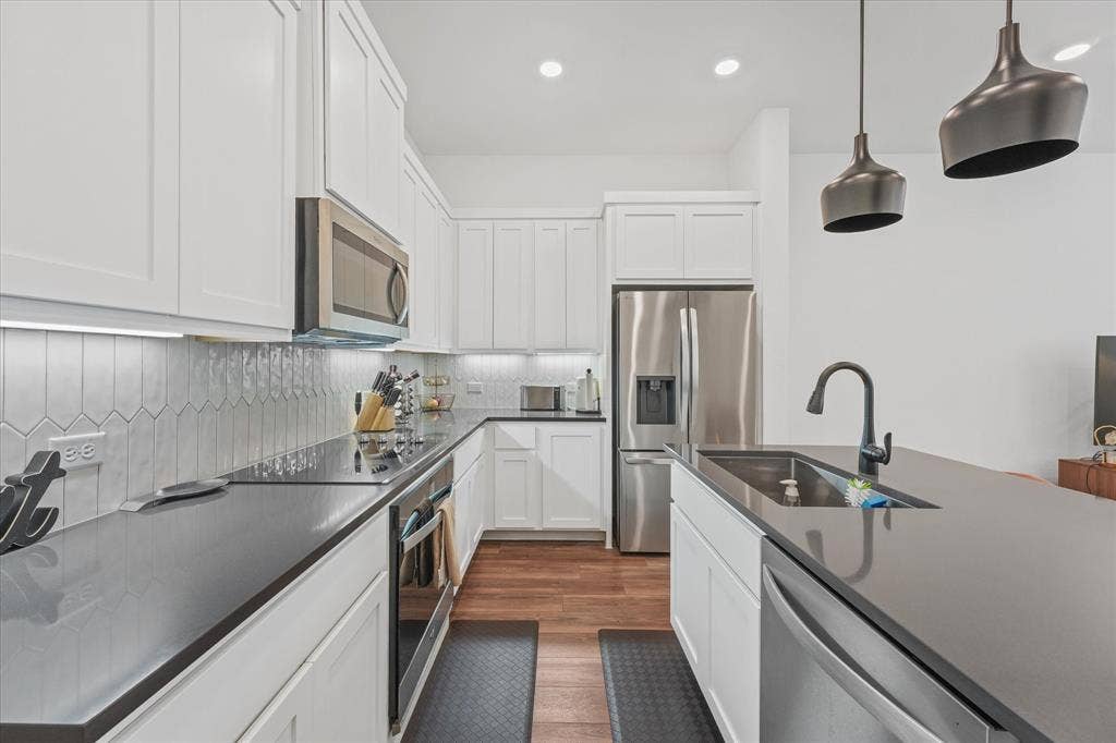 7562 Edgeware Road, Dallas, TX 75228 7562 Edgeware Road, Dallas, TX 75228