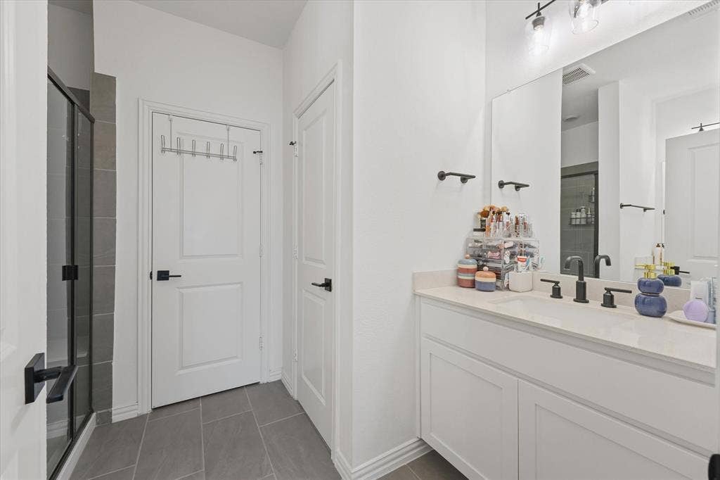 7562 Edgeware Road, Dallas, TX 75228 7562 Edgeware Road, Dallas, TX 75228