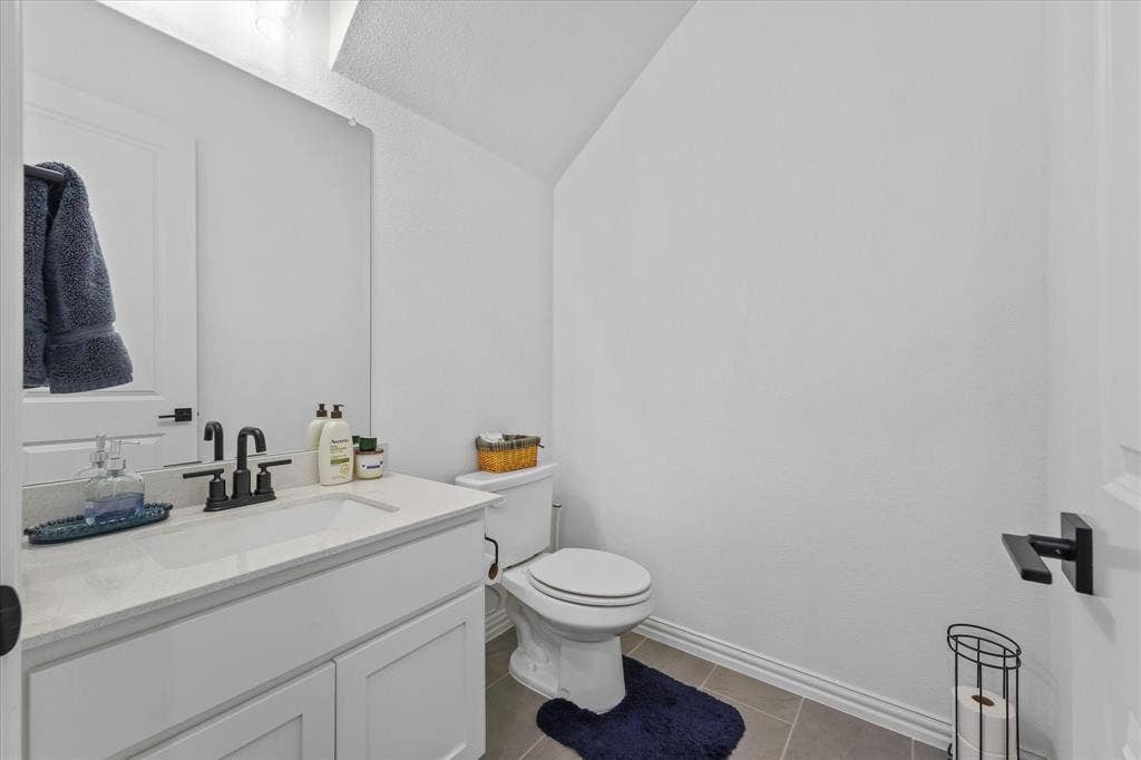 7562 Edgeware Road, Dallas, TX 75228 7562 Edgeware Road, Dallas, TX 75228