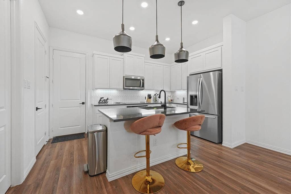 7562 Edgeware Road, Dallas, TX 75228 7562 Edgeware Road, Dallas, TX 75228