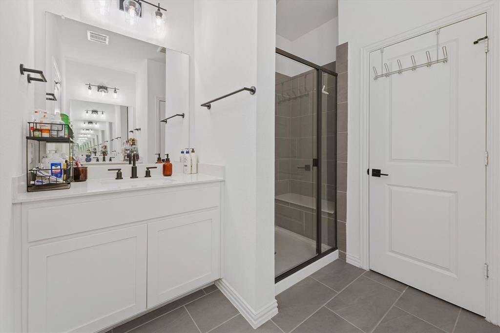 7562 Edgeware Road, Dallas, TX 75228 7562 Edgeware Road, Dallas, TX 75228
