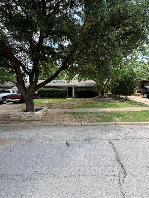 Property photo for 430 W Phillips Court, Grand Prairie, TX