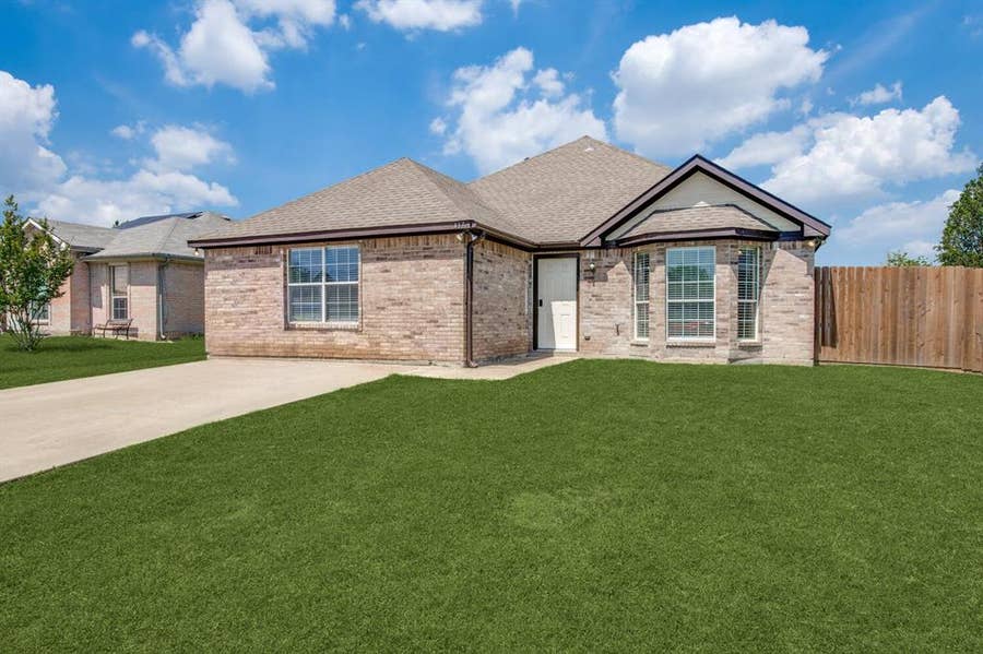 Property photo for 417 Autumn Trail, Royse City, TX