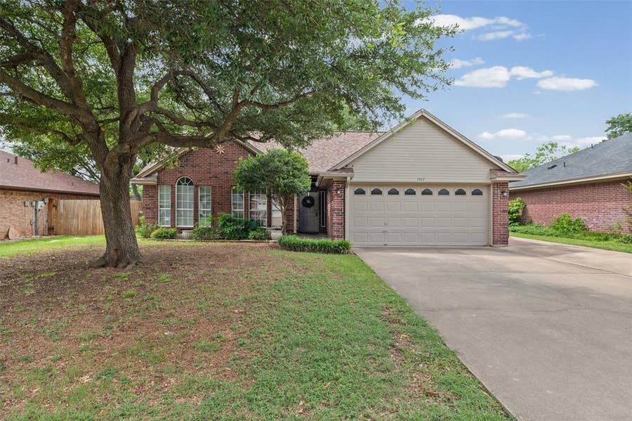 Property photo for 1517 Hayloft Lane, Granbury, TX