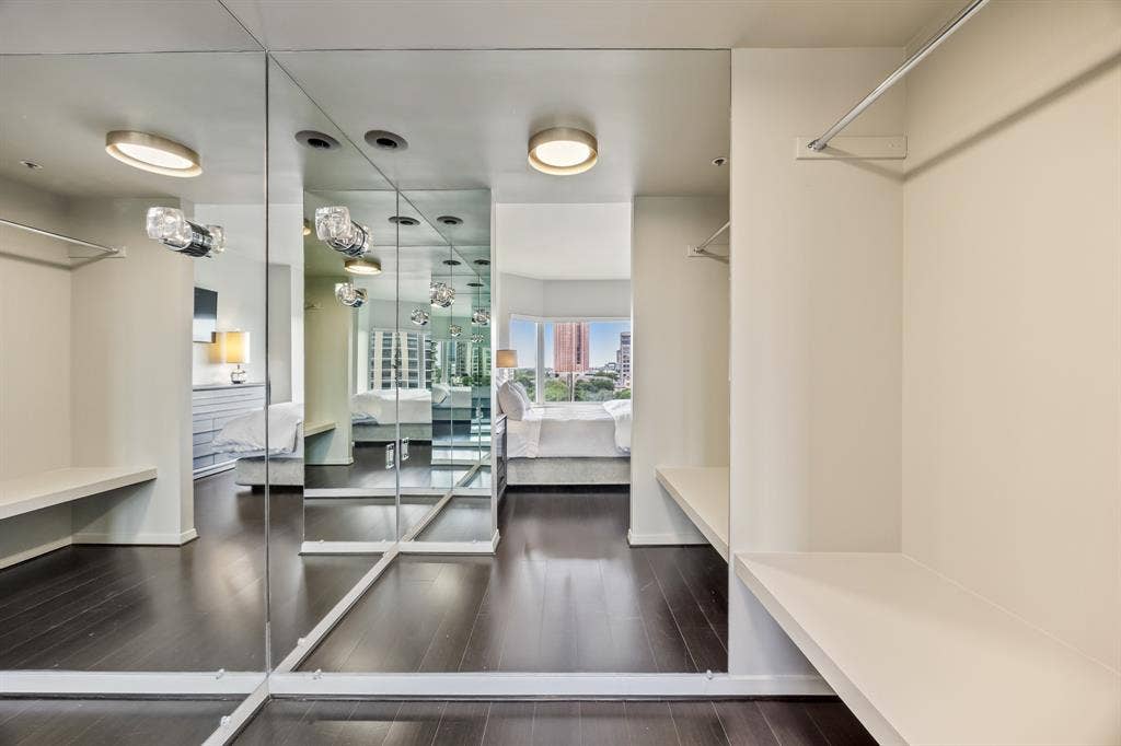 3030 Mckinney Avenue, #701, Dallas, TX 75204 Mirrored walk-in closet with built-in shelving and generous hanging space.