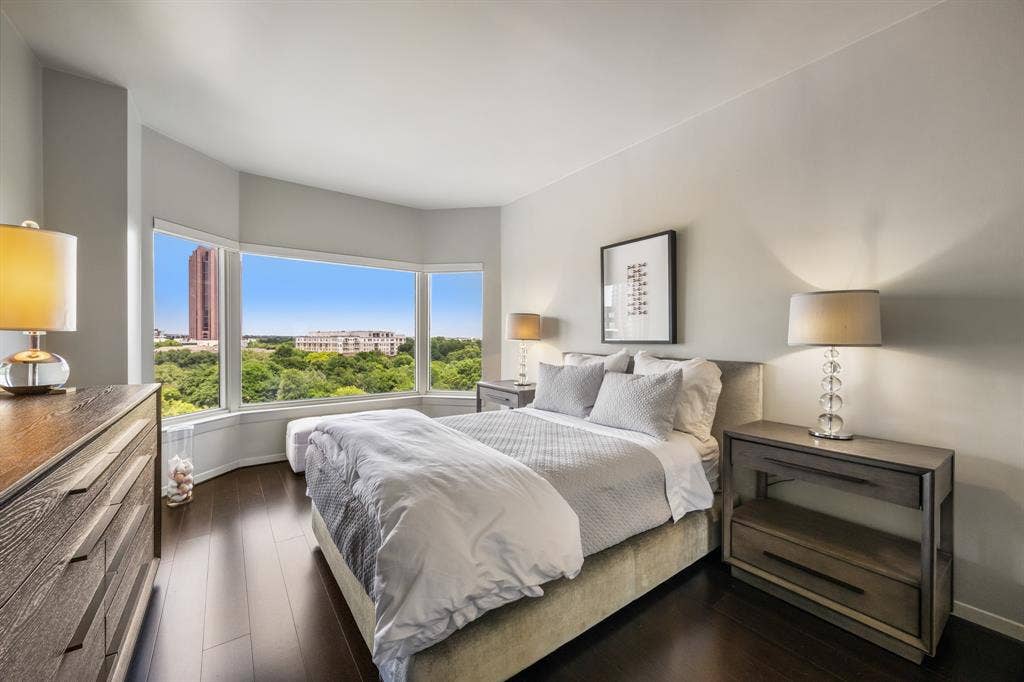 3030 Mckinney Avenue, #701, Dallas, TX 75204 Secondary bedroom framed by a bay of windows and treetop views.