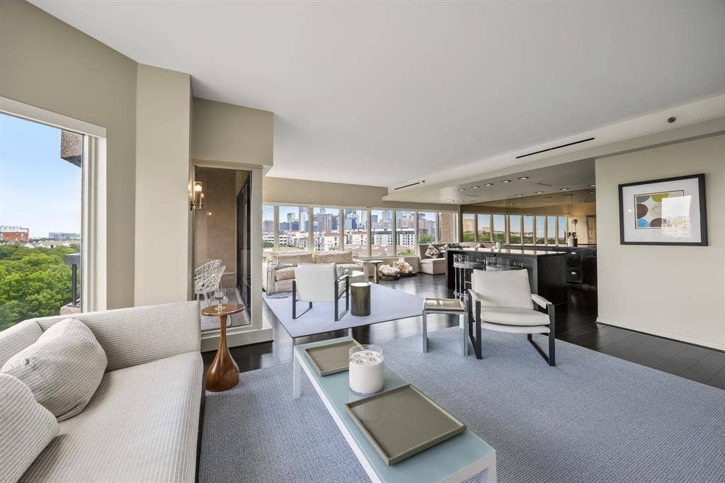 3030 Mckinney Avenue, #701, Dallas, TX 75204 Multiple living areas flow effortlessly together, creating an ideal setting for everyday living and entertaining.