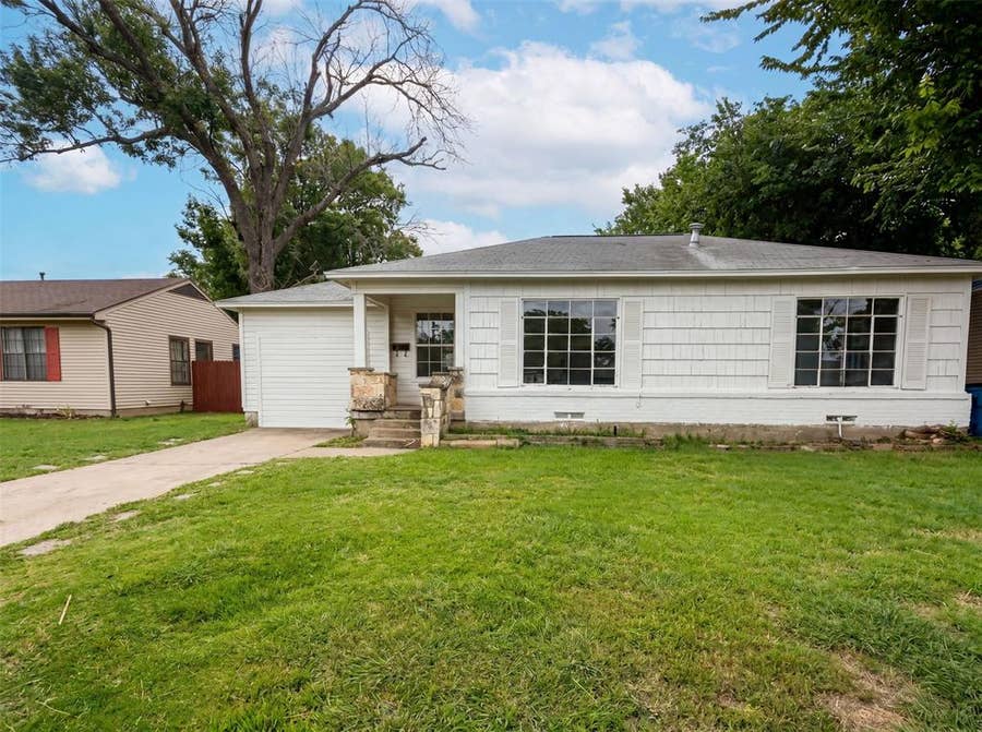 Property photo for 11216 Barbarosa Drive, Dallas, TX