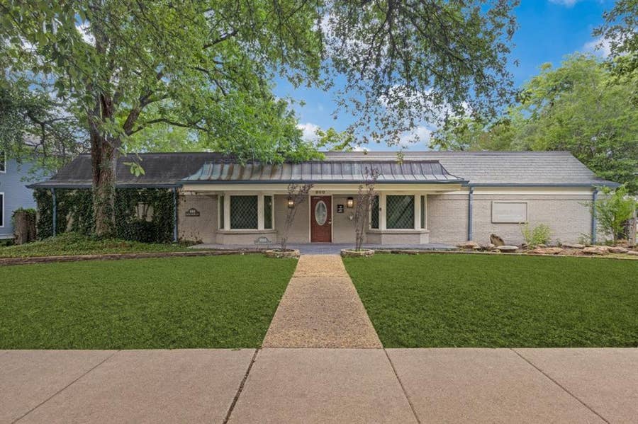 Property photo for 800 N Bishop Avenue, #2, Dallas, TX