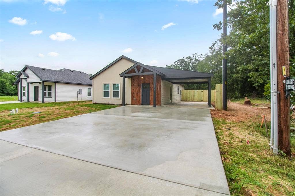 114 Bowie Street, Mabank, TX 75156 114 Bowie Street, Mabank, TX 75156