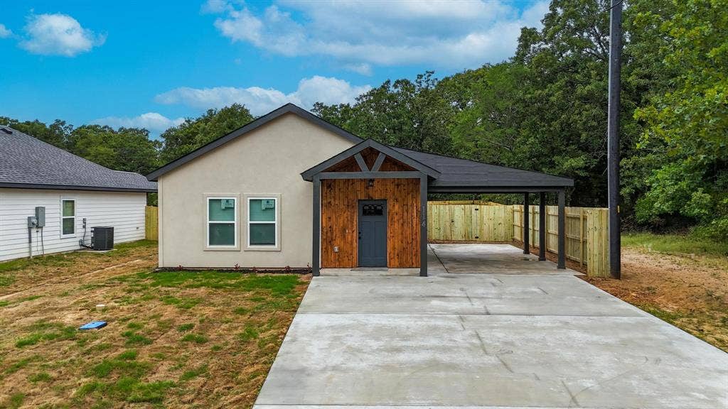114 Bowie Street, Mabank, TX 75156 114 Bowie Street, Mabank, TX 75156