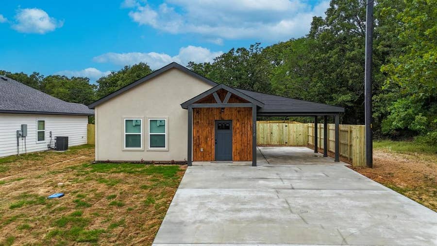 Property photo for 114 Bowie Street, Mabank, TX