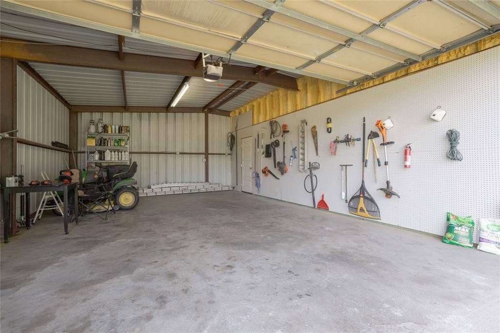 3999 Speegleville Road, Waco, TX 76712 Interior of the shop.