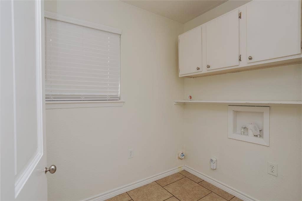 3999 Speegleville Road, Waco, TX 76712 Spacious laundry room, with good storage.
