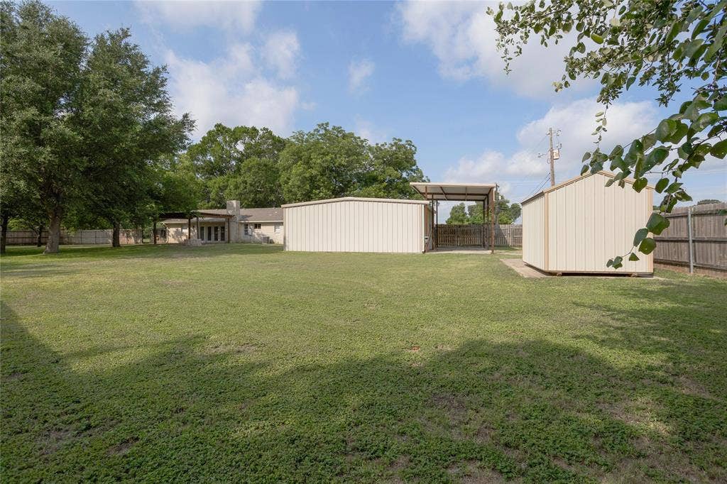 3999 Speegleville Road, Waco, TX 76712 Huge backyard, with mature trees.