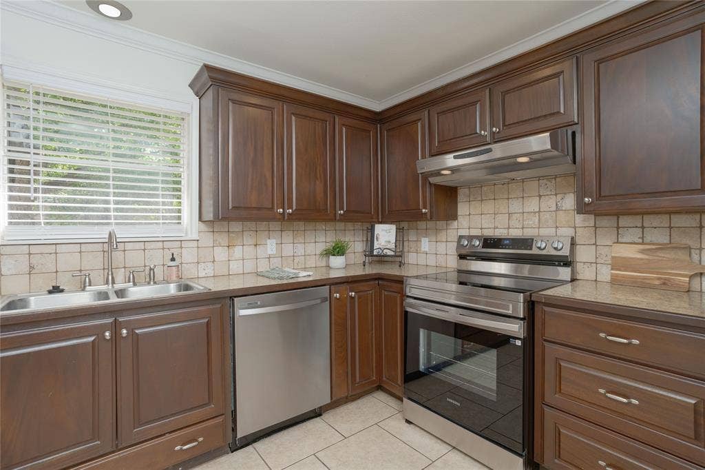3999 Speegleville Road, Waco, TX 76712 Well appointed kitchen, with new dishwasher and range.