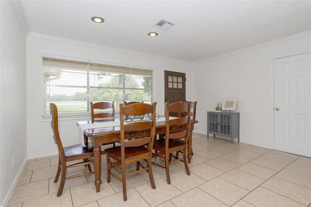 3999 Speegleville Road, Waco, TX 76712 This home features an open concept floorplan.