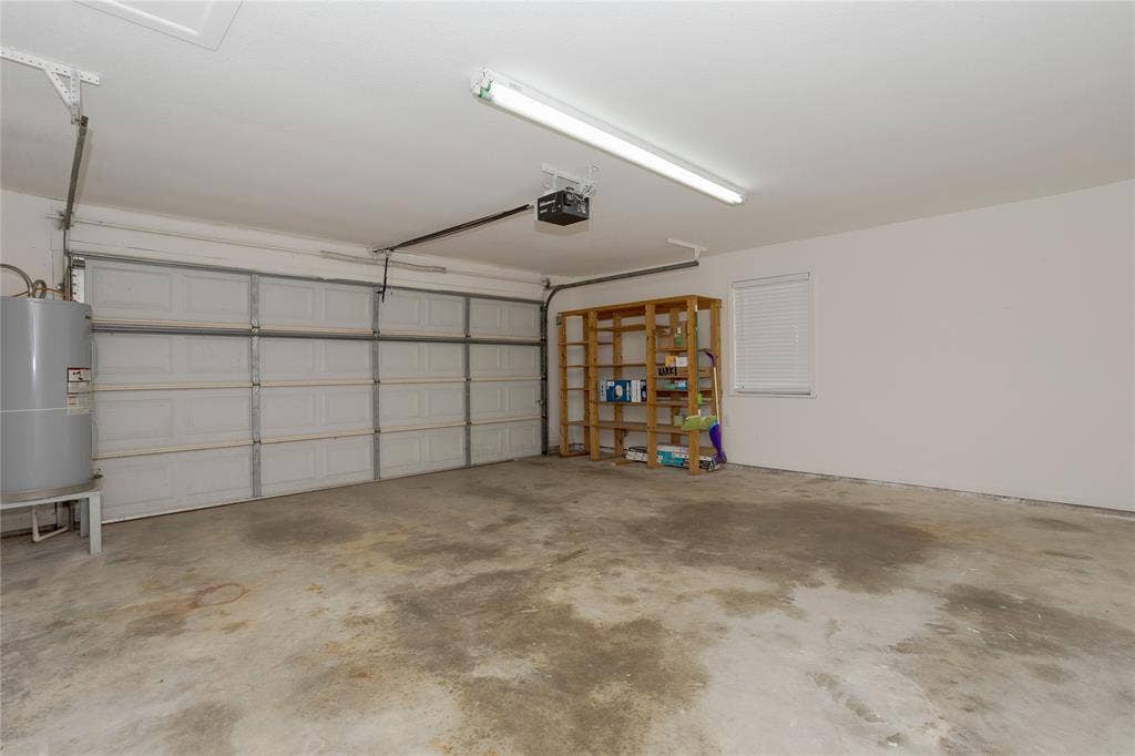3999 Speegleville Road, Waco, TX 76712 Attached garage