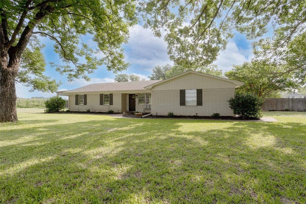 3999 Speegleville Road, Waco, TX 76712 Another view of the front of the home.
