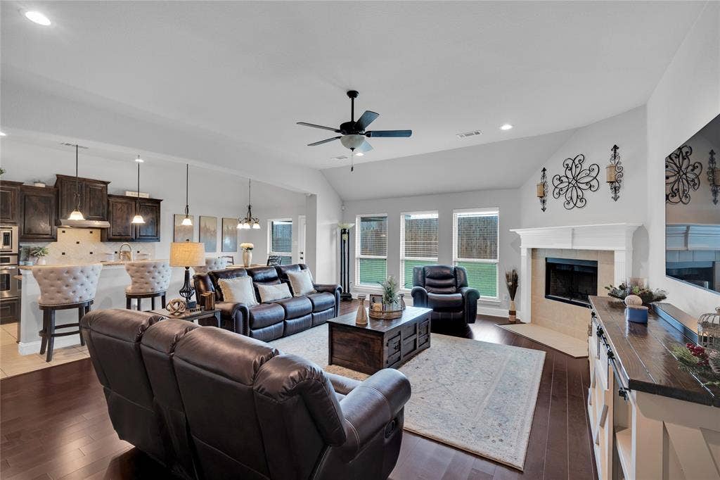 3226 Paisley Drive, Midlothian, TX 76065