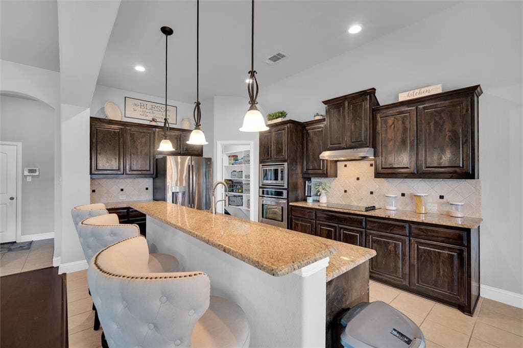 3226 Paisley Drive, Midlothian, TX 76065