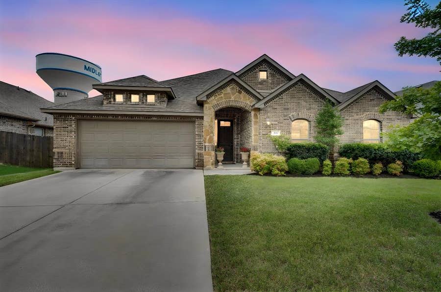 Property photo for 3226 Paisley Drive, Midlothian, TX