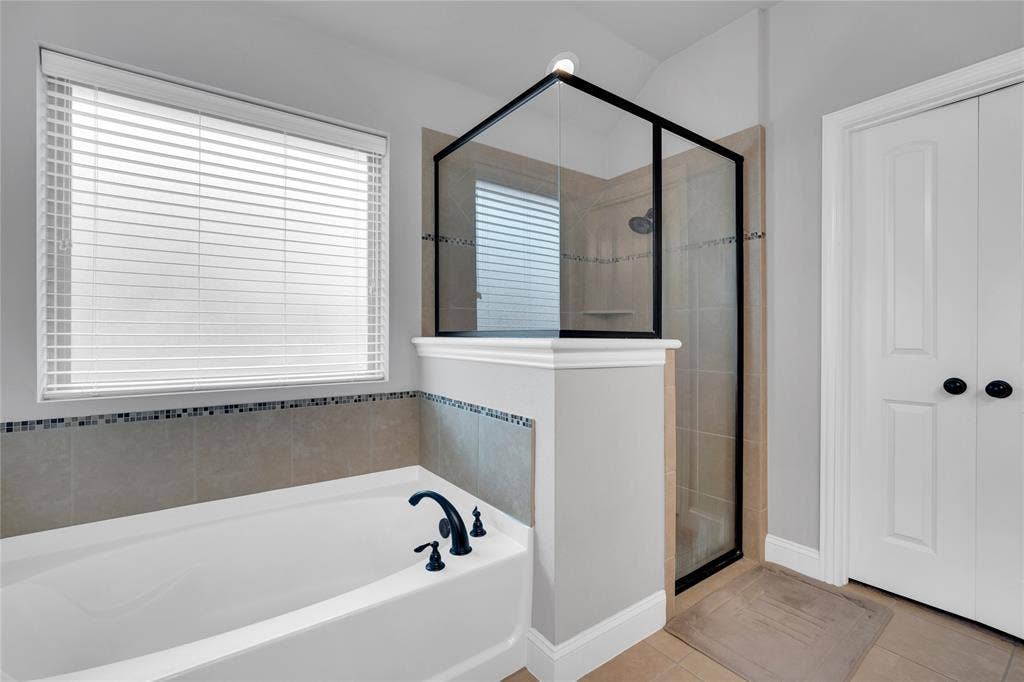 3226 Paisley Drive, Midlothian, TX 76065