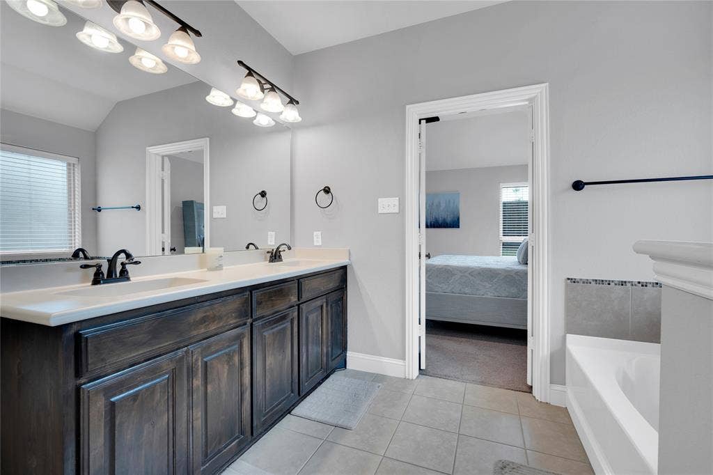 3226 Paisley Drive, Midlothian, TX 76065
