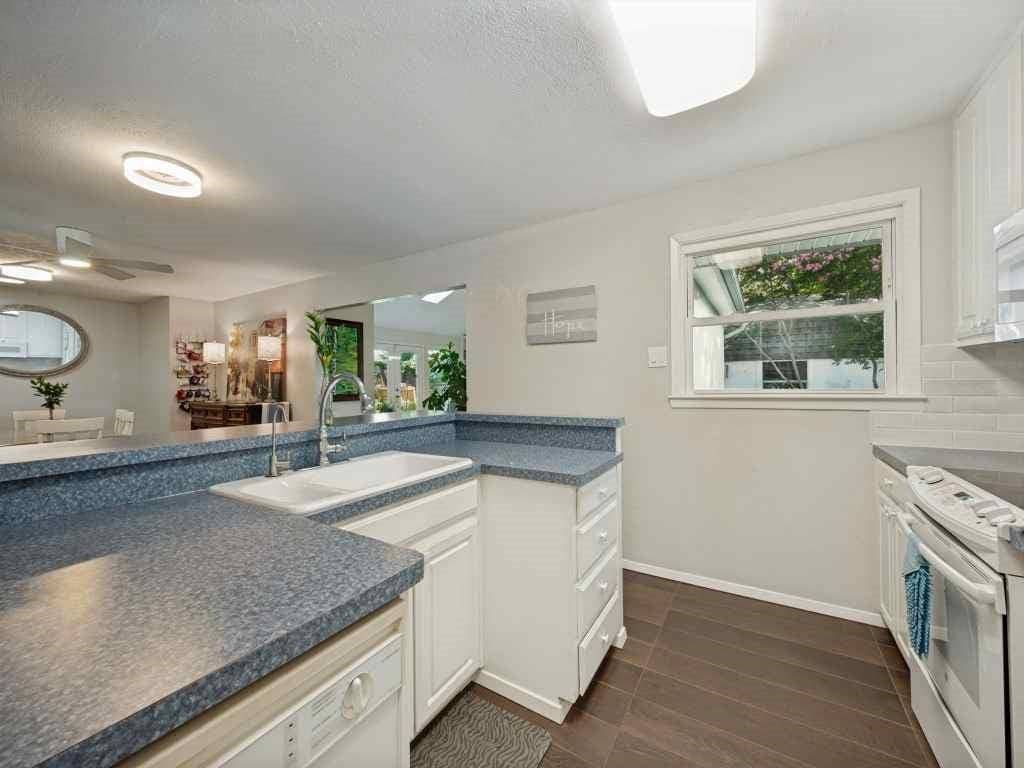 3032 Hollandale Lane, Farmers Branch, TX 75234 3032 Hollandale Lane, Farmers Branch, TX 75234