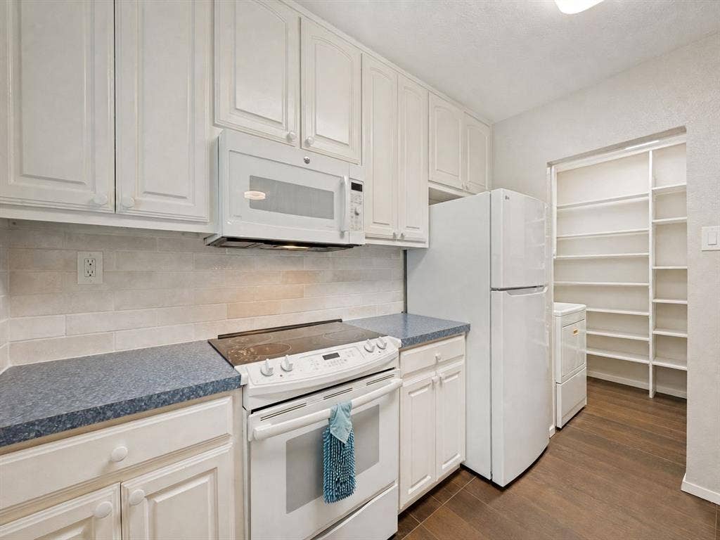 3032 Hollandale Lane, Farmers Branch, TX 75234 3032 Hollandale Lane, Farmers Branch, TX 75234