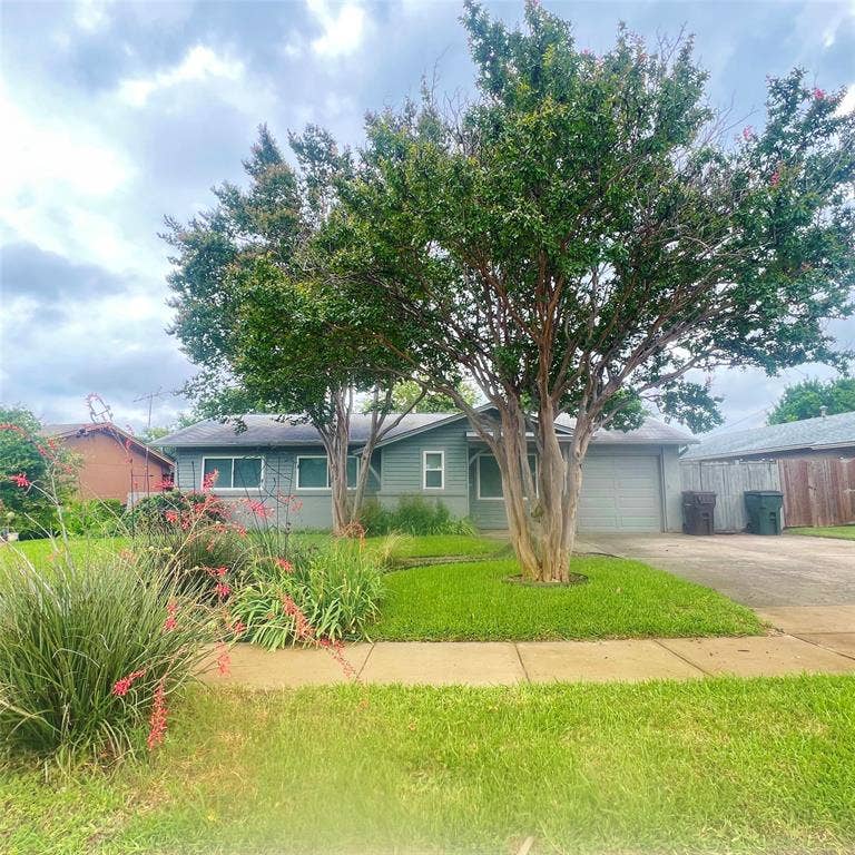 Property photo for 2000 Willow Lane, Plano, TX