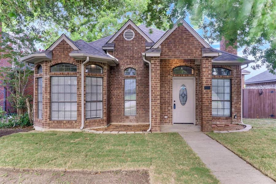 Property photo for 111 Homestead Drive, Lancaster, TX