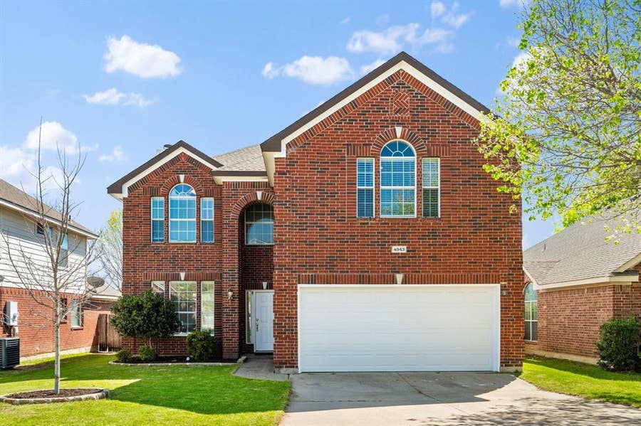 Property photo for 4943 Sunset Ridge Drive, Fort Worth, TX