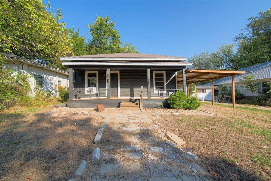 Property photo for 413 MANSON Street, Wolfe City, TX