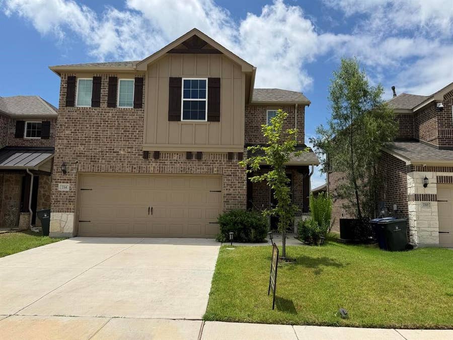 Property photo for 714 Creekwater Lane, Garland, TX