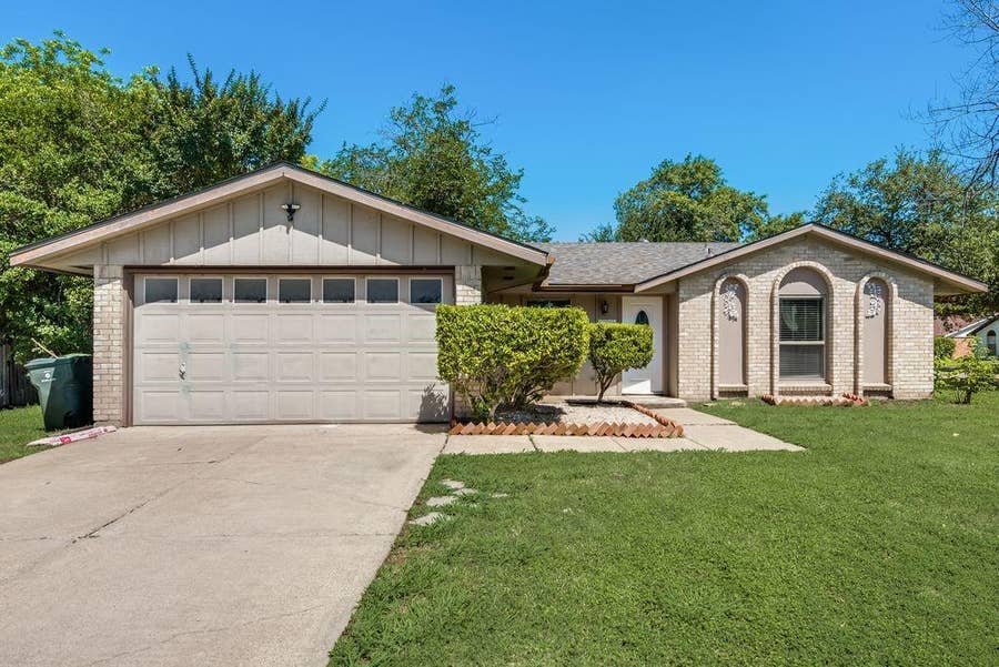 Property photo for 901 Hudson Drive, Garland, TX