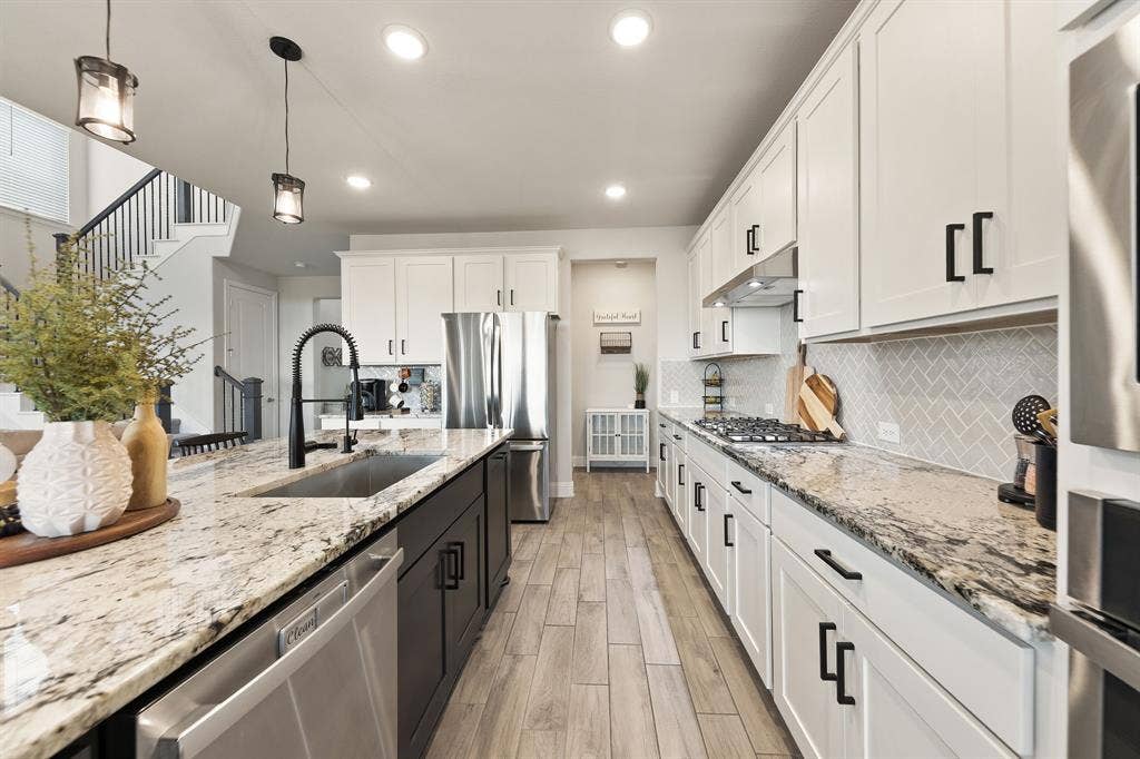 1090 Rosecrush Drive, Haslet, TX 76052 1090 Rosecrush Drive, Haslet, TX 76052