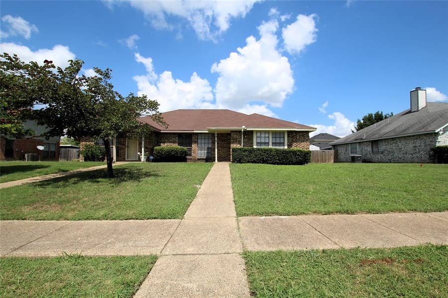 Property photo for 2910 Tanglewood Drive, Lancaster, TX
