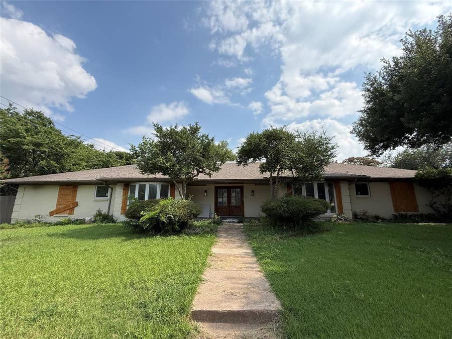 Property photo for 1013 Rockmoor Drive, Edgecliff Village, TX