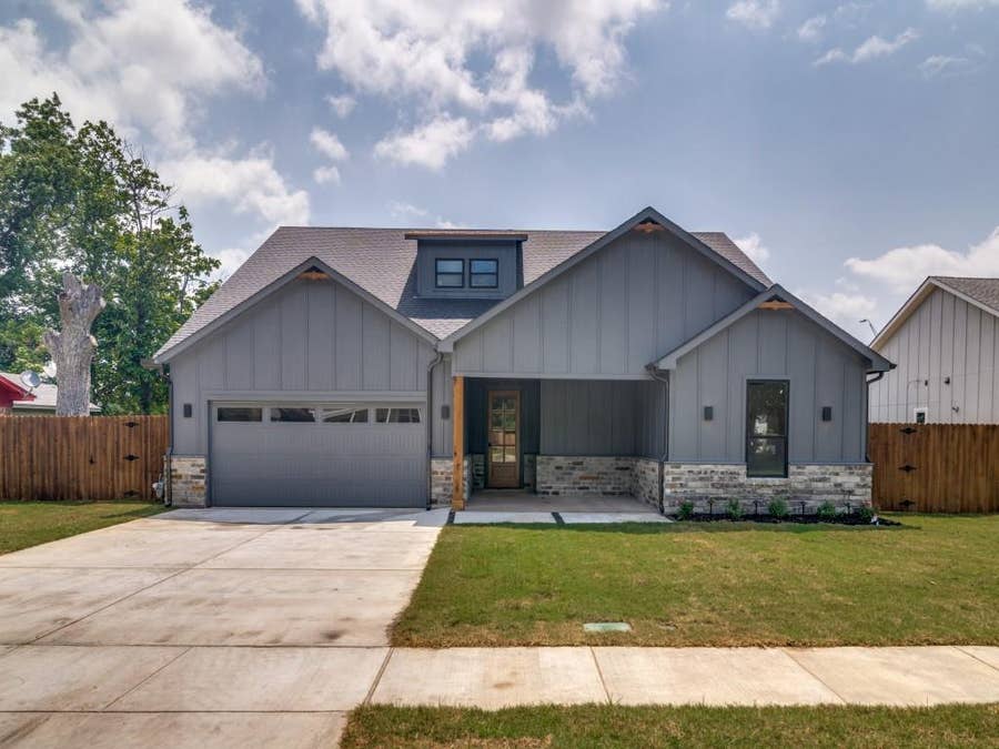 Property photo for 98 San Jacinto Street, Terrell, TX