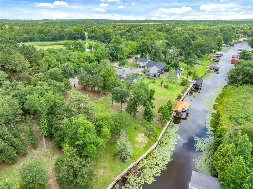 5271 Bayshore Drive, Athens, TX 75752 5271 Bayshore Drive, Athens, TX 75752