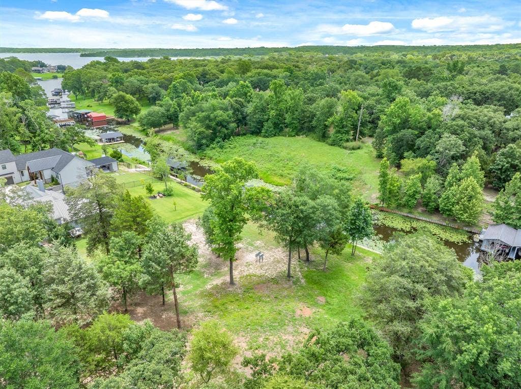 5271 Bayshore Drive, Athens, TX 75752 5271 Bayshore Drive, Athens, TX 75752