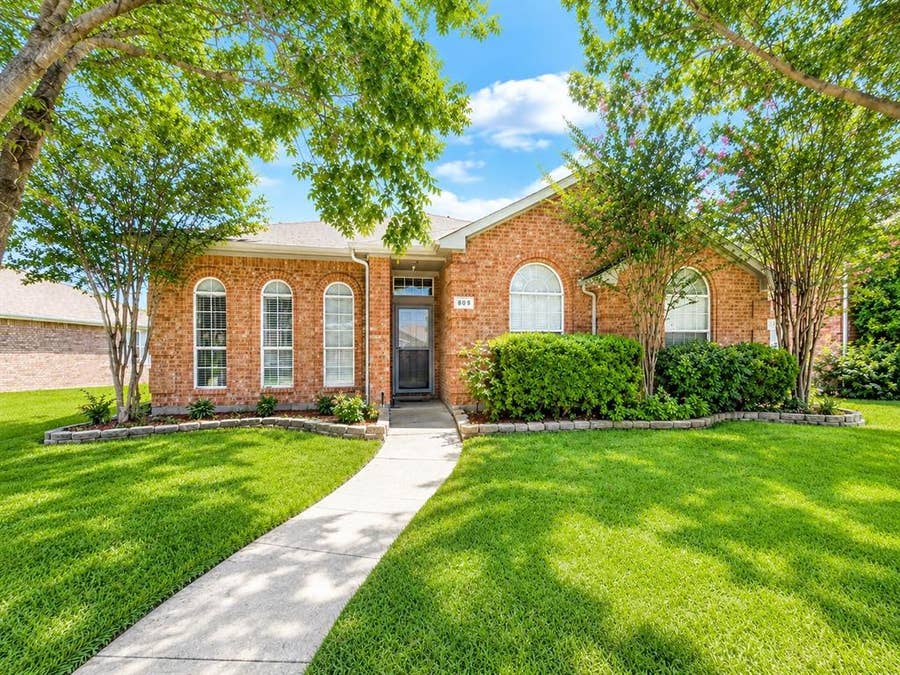 Property photo for 809 Aylesbury Drive, Allen, TX
