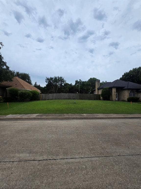 Property photo for 11 Austin Drive, DeSoto, TX