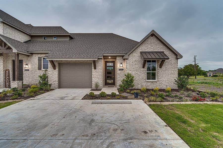 Property photo for 8247 Heritage Glen Drive, Red Oak, TX