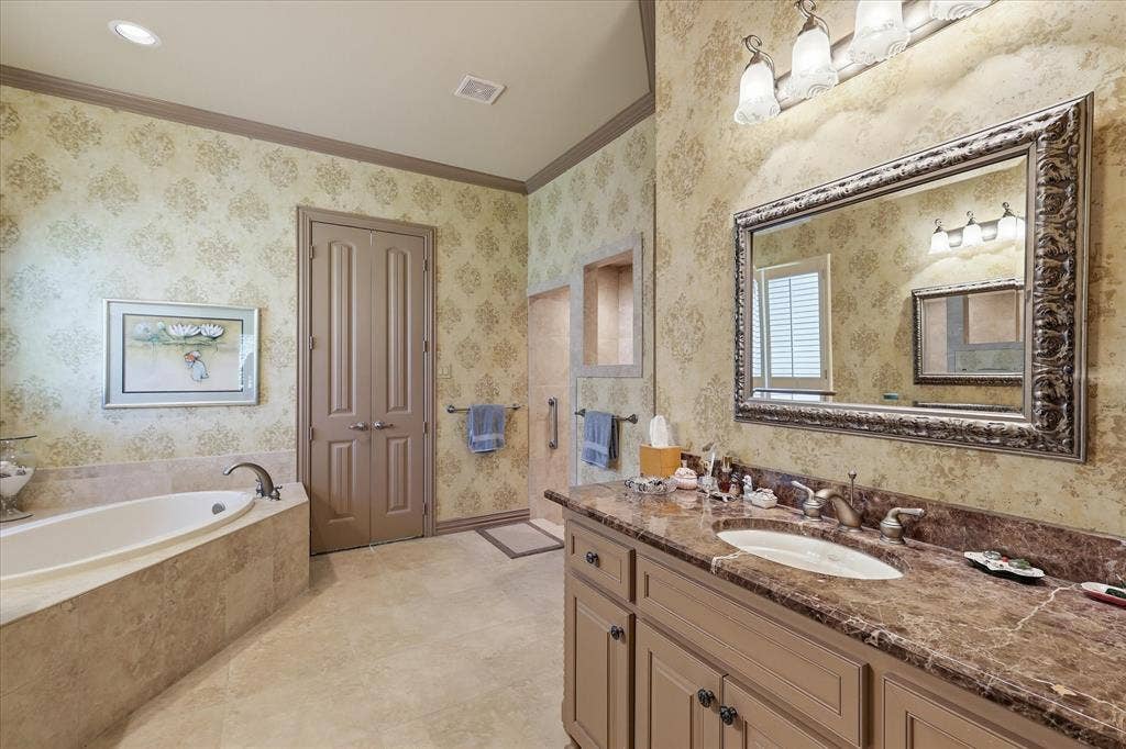 3403 W Hunter Bend Court, Mansfield, TX 76063 Primary Bath