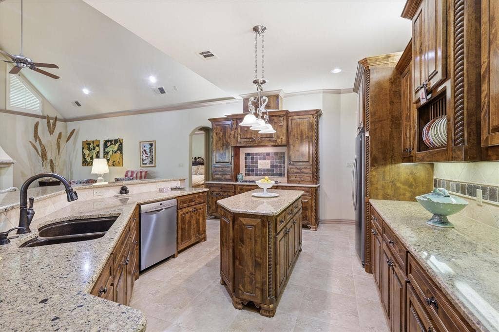 3403 W Hunter Bend Court, Mansfield, TX 76063 Kitchen