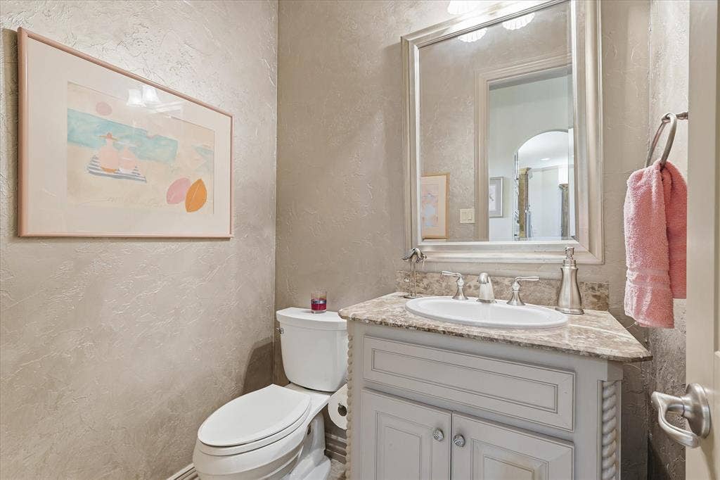 3403 W Hunter Bend Court, Mansfield, TX 76063 Half Bath - Downstairs
