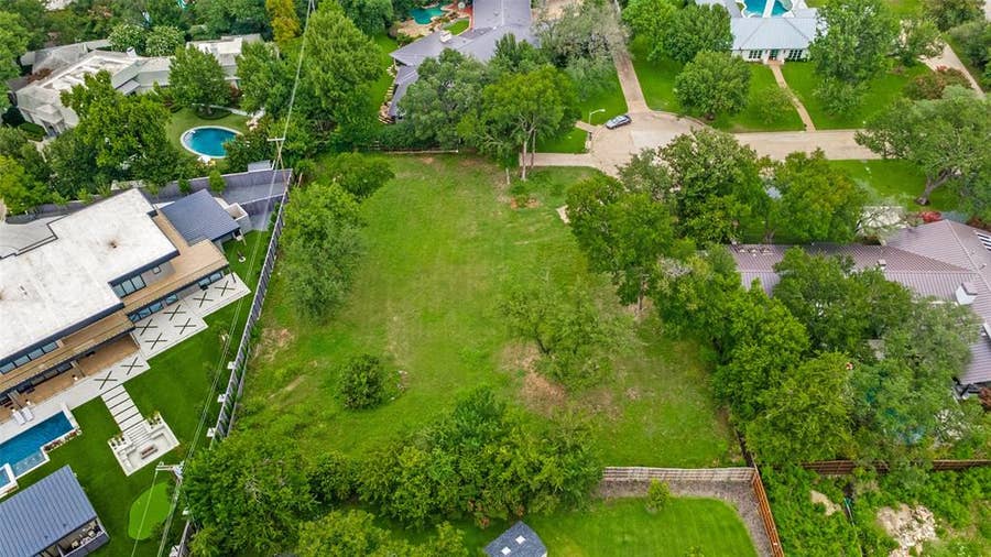 Property photo for 5006 Pebblebrook Drive, Dallas, TX